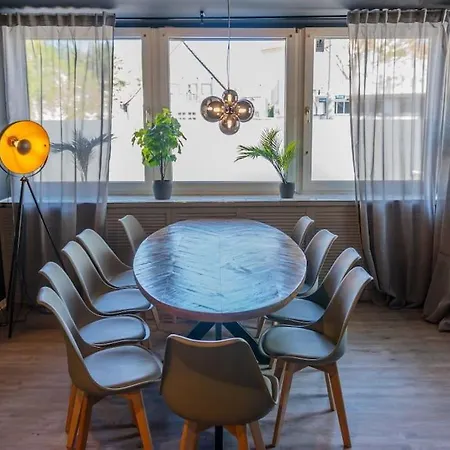 Old Pub In New Design For Up To 12 People *