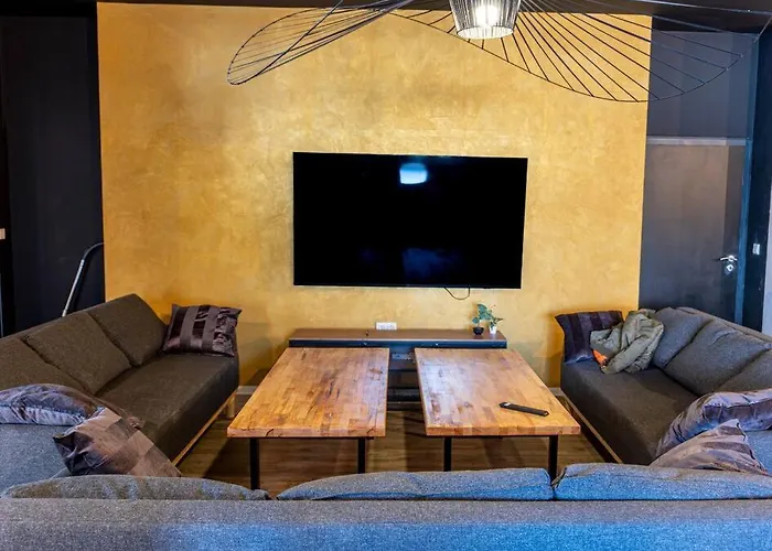 Old Pub In New Design For Up To 12 People Appartement *