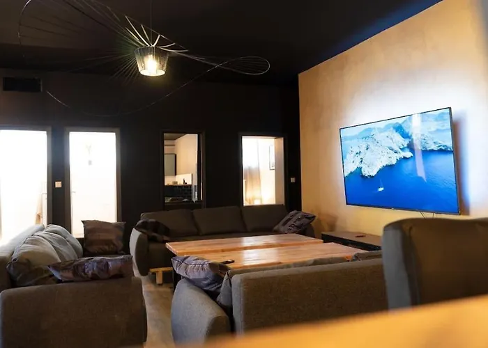 Old Pub In New Design For Up To 12 People